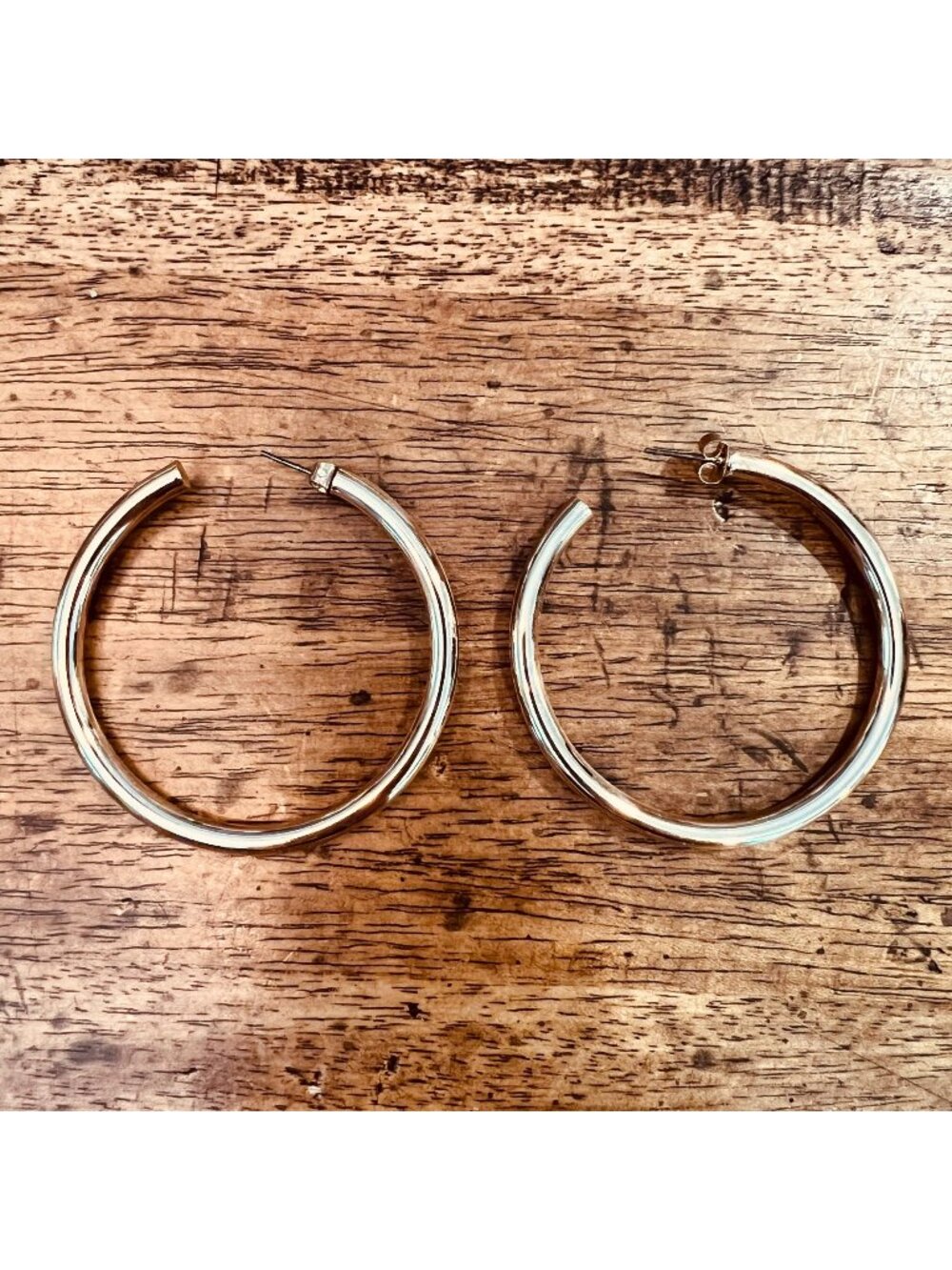 Gold Hoop Earrings NWOT Classic Round Design